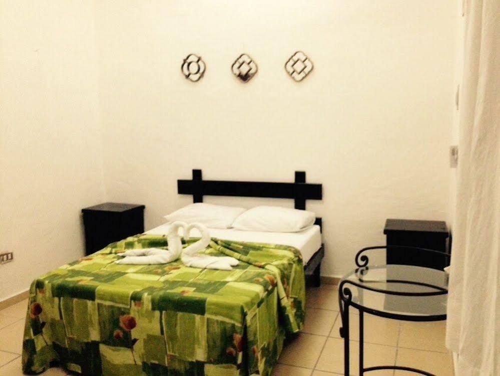 Hostal Charlys Tulum Exterior photo